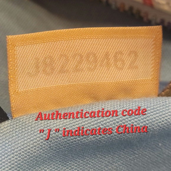 Dooney & Bourke RARE, VTG, AWL, Y2K DB1975 Rainbow Large Zip Tote, DUCK Fob - Picture 9 of 16